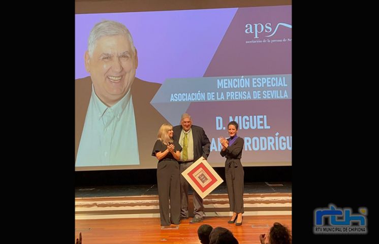 El periodista Miguel Gallardo distinguido en los Premios de la Asociación de la Prensa de Sevilla
