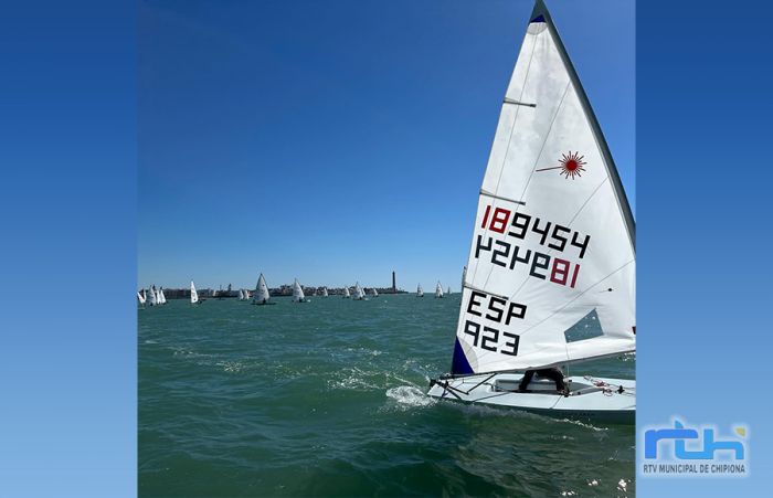 Juan José Fernández campeón autonómico del ILCA 6 en aguas de Chipiona