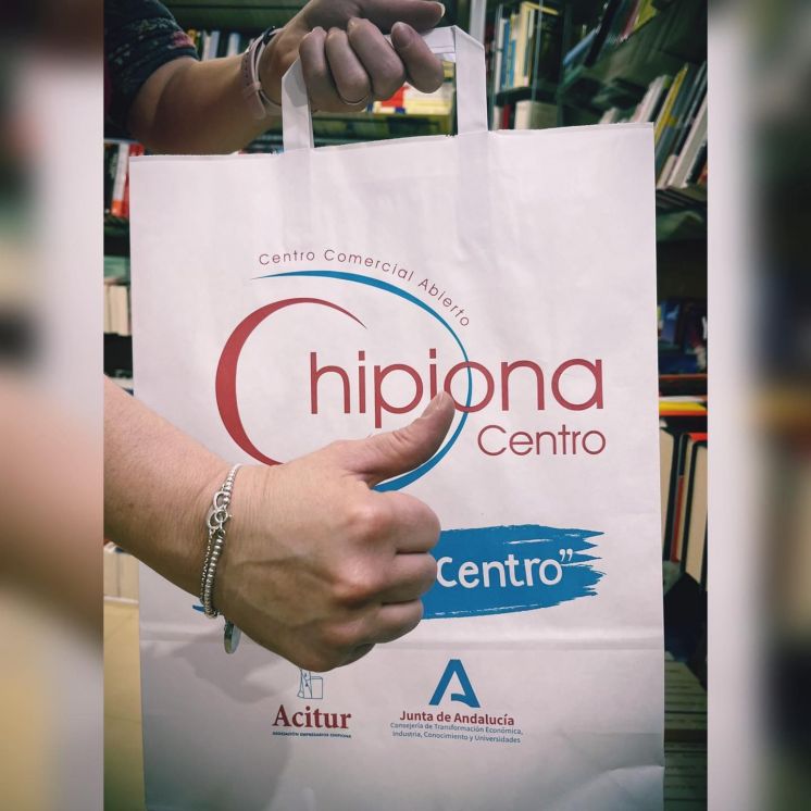 Ayuntamiento de Chipiona y ACITUR firman un convenio de colaboración para seguir revitalizando el centro comercial