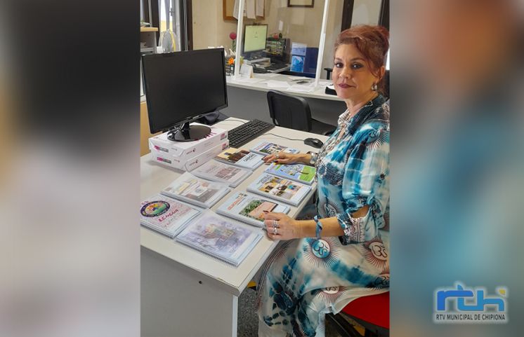 Isabel María Fernández informa de la entrega 2.689 agendas escolares a los centros educativos de la localidad que las han solicitado