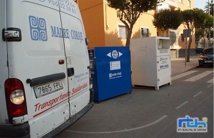 Madre Coraje recogió en Chipiona durante 2022 cuatro toneladas y media más de ropa y calzado y mil litros menos de aceite usado