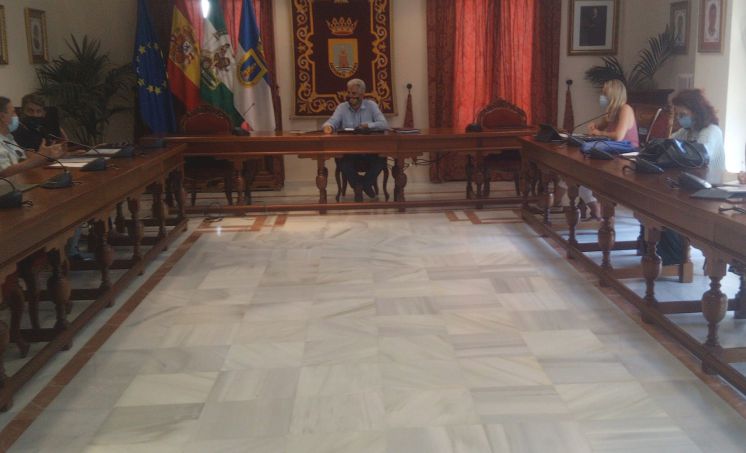 Diputación expone al Ayuntamiento de Chipiona las facultades del Servicio de Asistencia a Entidades Locales