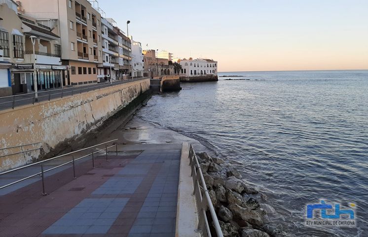 El Ministerio para la Transición Ecológica anuncia una inversión en reparar los daños en un tramo del litoral de Chipiona