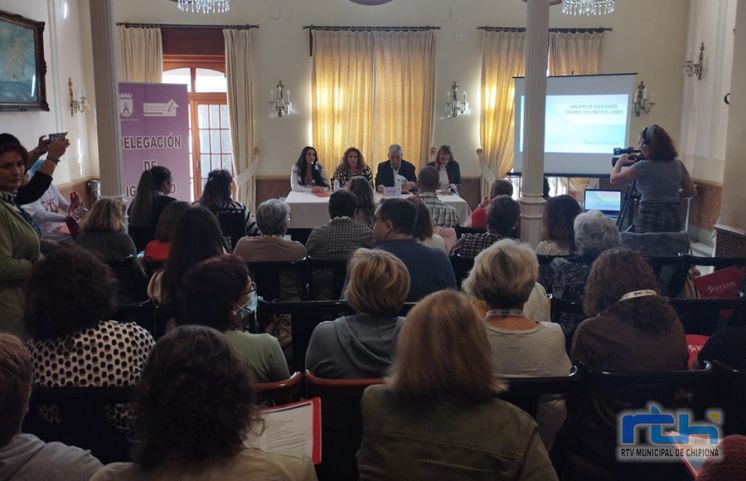 Casi medio centenar de personas se forman sobre diversidad sexual y de género y funcional en Chipiona