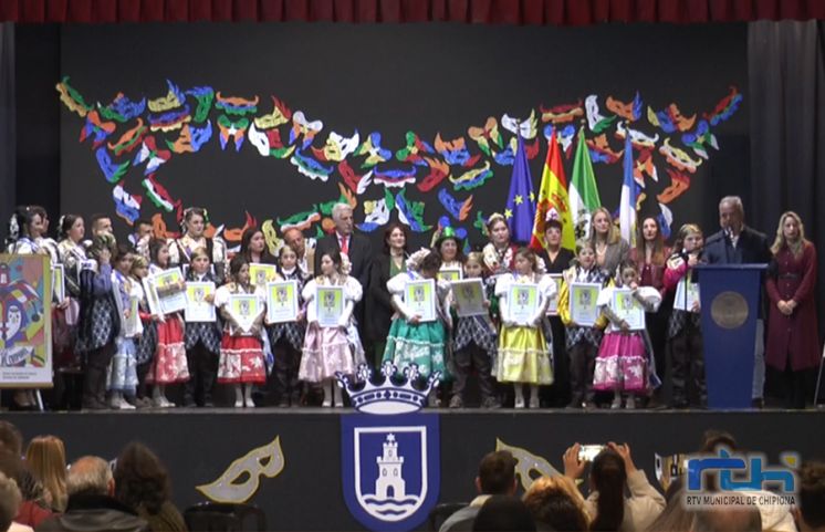 El Carnaval de Chipiona de 2023 da el pistoletazo de salida con la presentación oficial y el encendido del alumbrado